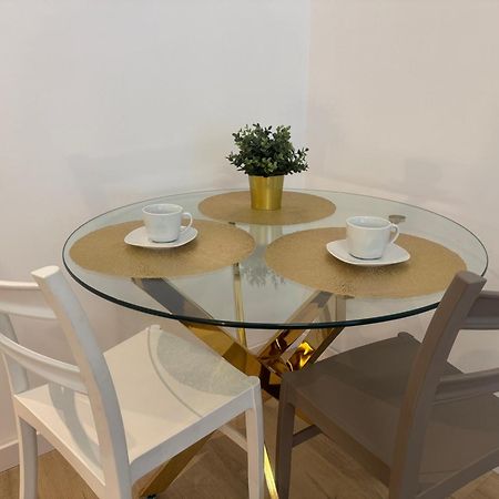 Apartament Przy Placu Wolnosci Poznan Luaran gambar